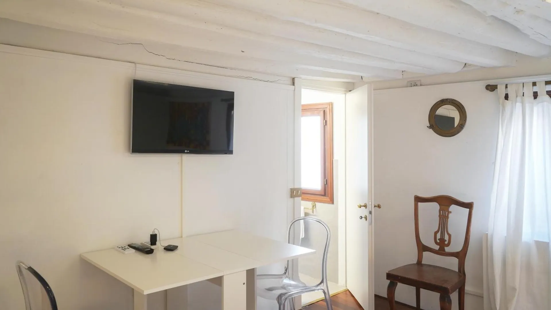 Super Central 1 Bedroom Apartment Venecia