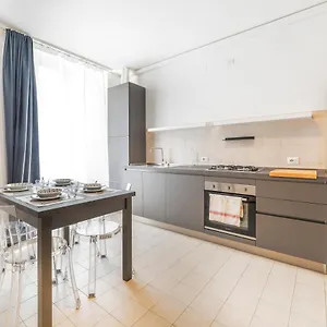 https://roomy-apartment-x6-close-to-subway.italymilanhotels.net